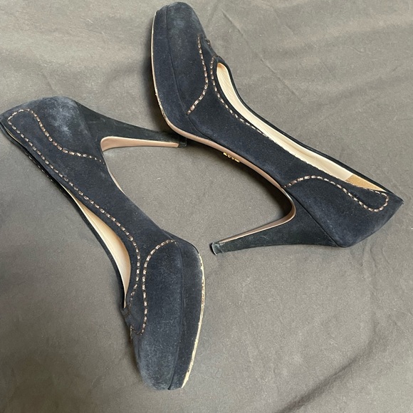 Prada Navy Suede Pumps with gorgeous stitching- no longer fit me! - Picture 3 of 9
